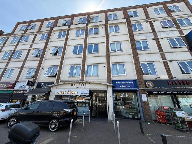 Flat for sale in Seven Kings, Greater London