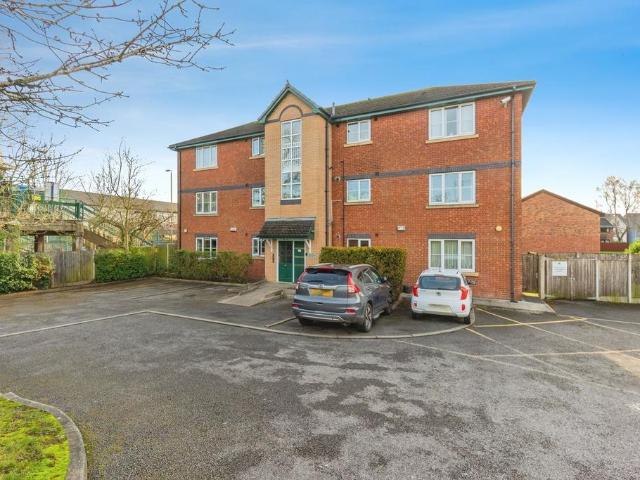 Flat for sale in Handforth