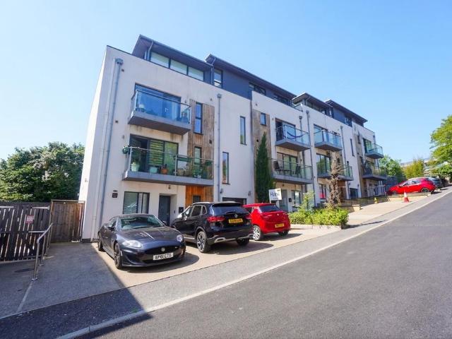 Flat for sale in Daws Hill, Cressex