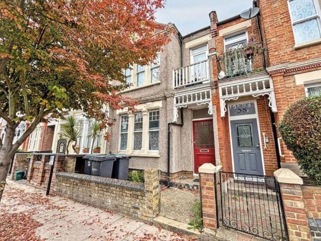 Flat for sale in Hornsey, Greater London