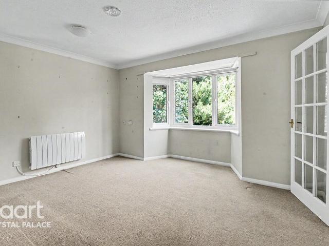Flat for sale in London Borough of Croydon, Upper Norwood