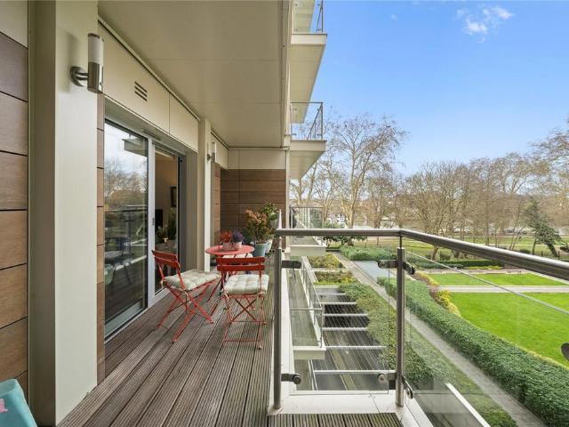 Flat for sale in Norbiton, Greater London
