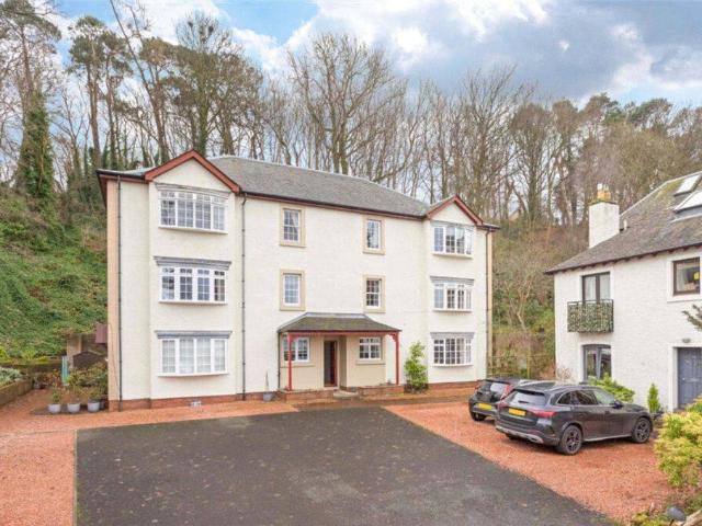 Flat for sale in Scotstoun, Scotland