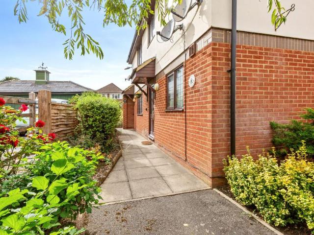 Flat for sale in Wendover, Buckinghamshire