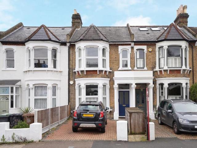 Flat for sale in London Borough of Lewisham, Greater London