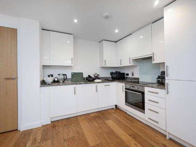 Flat for sale in Stepney, Greater London