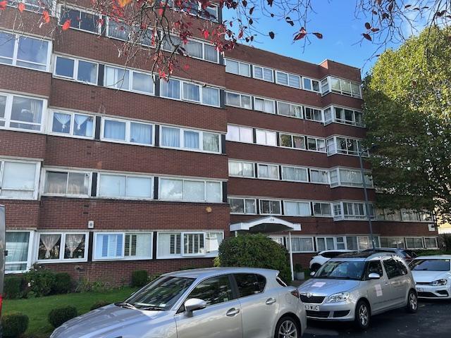 Flat for sale in Brondesbury, Greater London