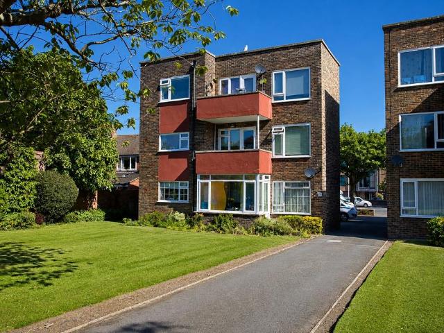 Flat for sale in Folkestone