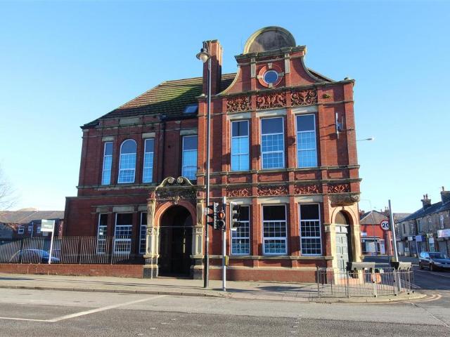 Flat for sale in Lee Bank, Greater Manchester
