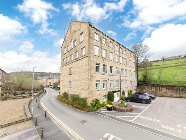 Flat for sale in Holme Valley, Holmfirth