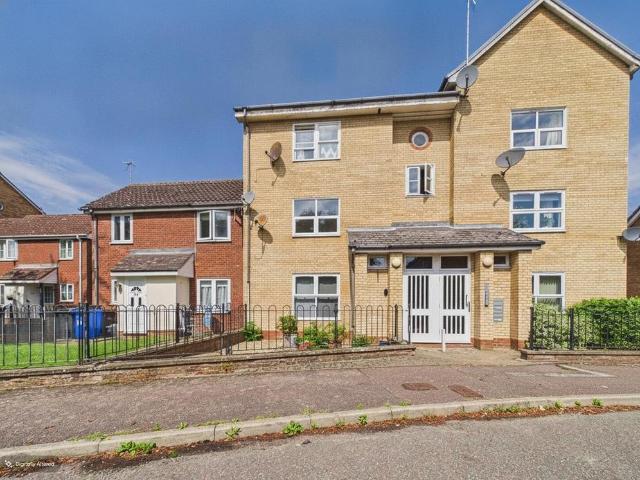 Flat for sale in Chedburgh, Suffolk