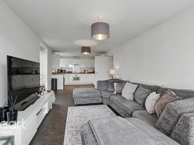 Flat for sale in Brompton, Gillingham