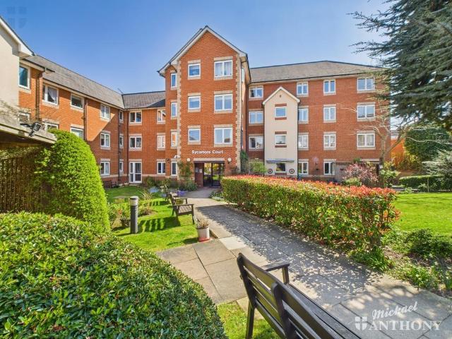 Flat for sale in Aylesbury, Buckinghamshire