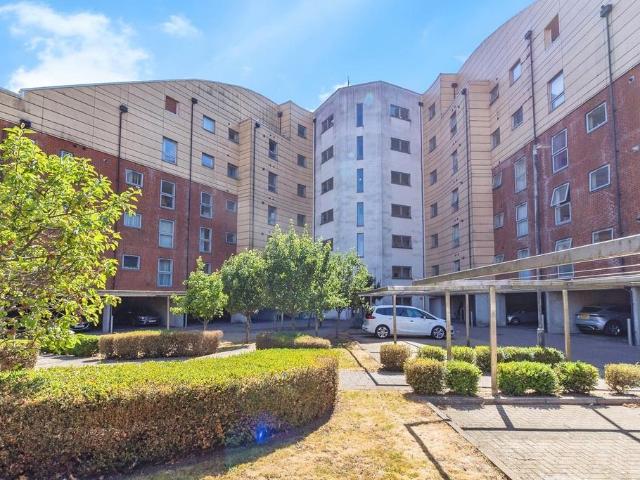 Flat for sale in Monkston Park, Milton Keynes