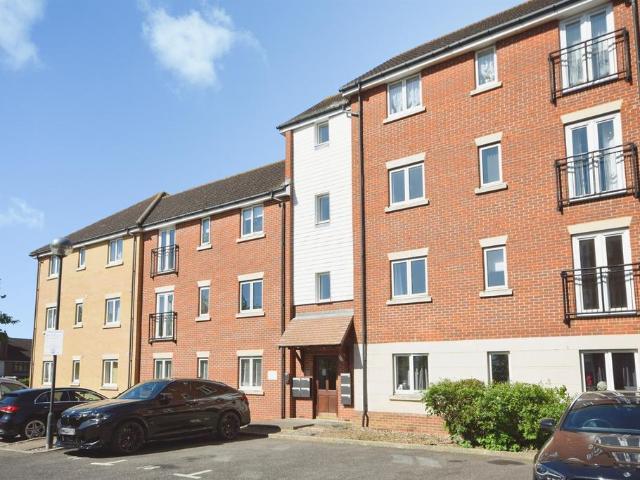 Flat for sale in Little Heath, Greater London