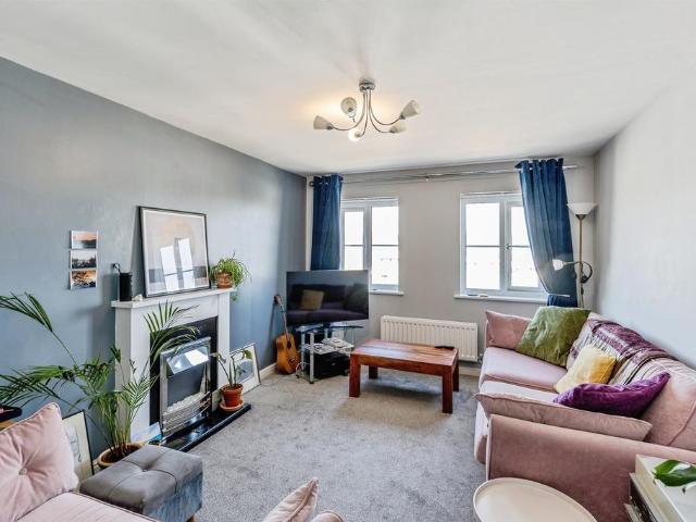 Flat for sale in Feckenham, City Of Bristol