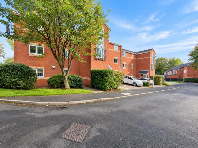 Flat for sale in Romiley, Stockport