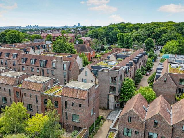 Flat for sale in Muswell Hill, Greater London