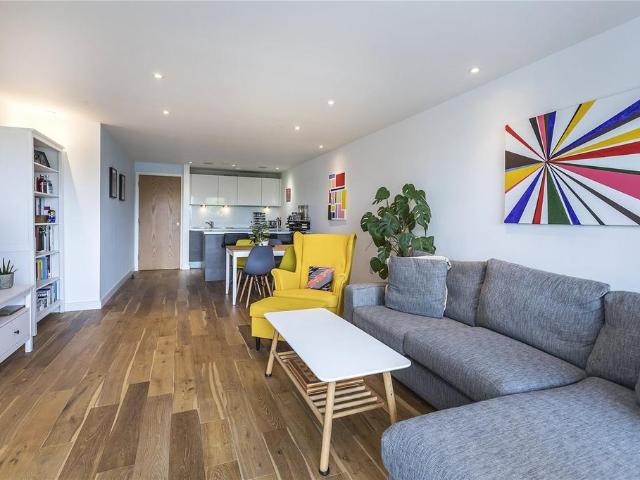 Flat for sale in East Greenwich, Greater London