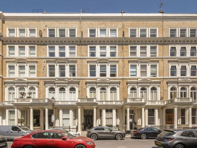 Flat for sale in South Kensington, Greater London
