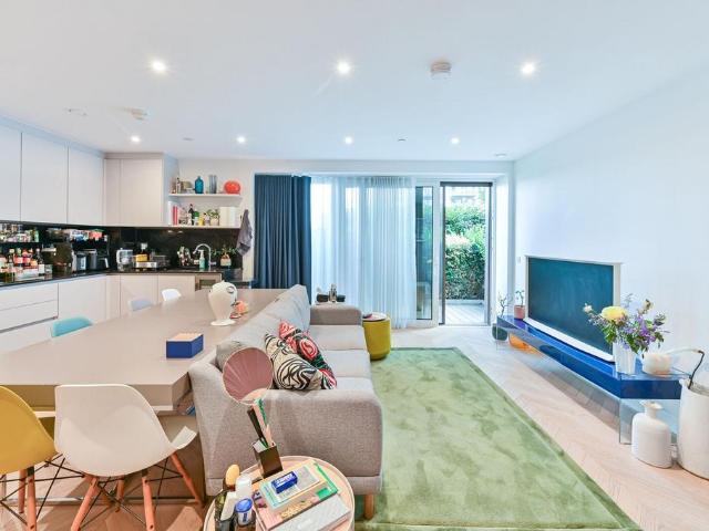 Flat for sale in Callis Yard, Greater London