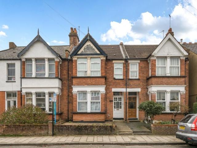 Flat for sale in Wealdstone, Greater London