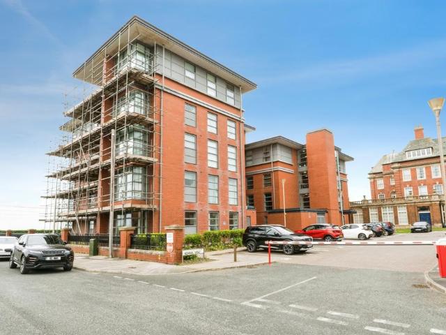 Flat for sale in Knowle, Blackpool