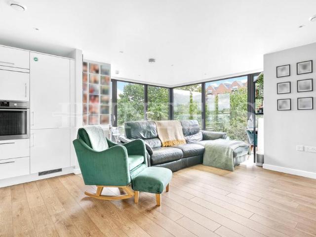Flat for sale in Hale Village, Tottenham Hale
