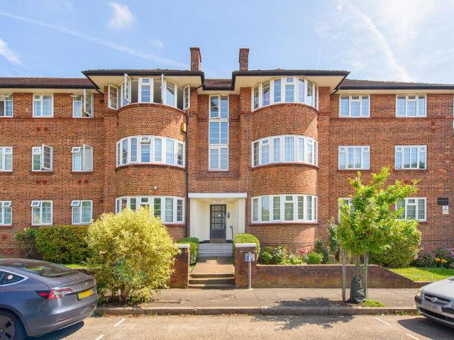 Flat for sale in Temple Fortune, Greater London