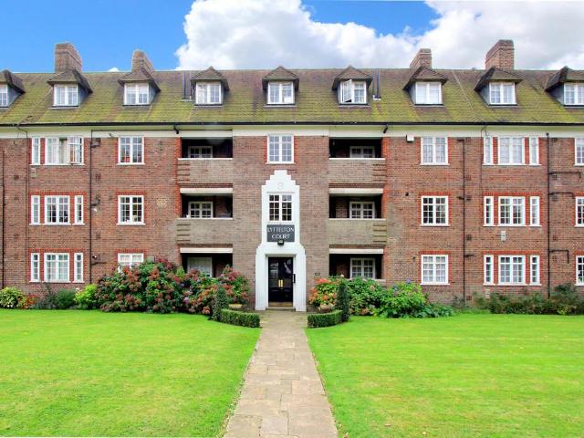 Flat for sale in Hampstead Garden Suburb, Greater London