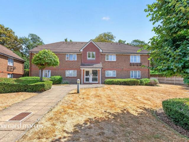 Flat for sale in Beddington, Greater London