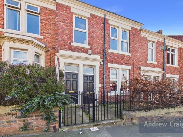 Flat for sale in Bensham, Tyne And Wear