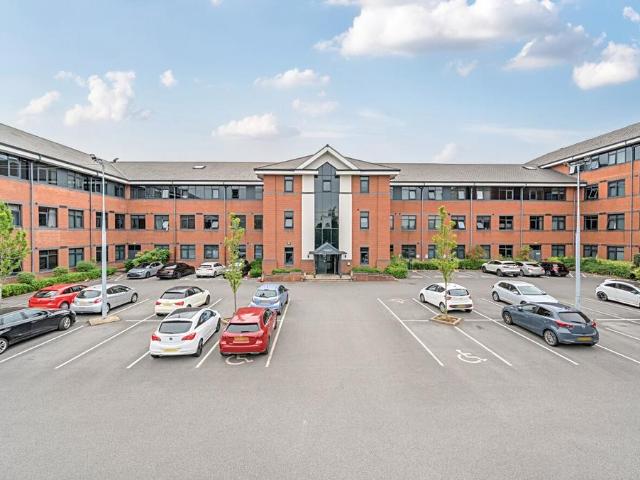 Flat for sale in Farsley, West Yorkshire