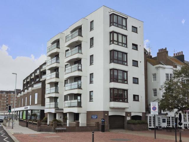 Flat for sale in Worthing, West Sussex