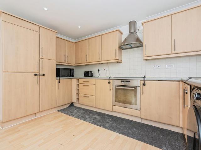 Flat for sale in Grays, Essex
