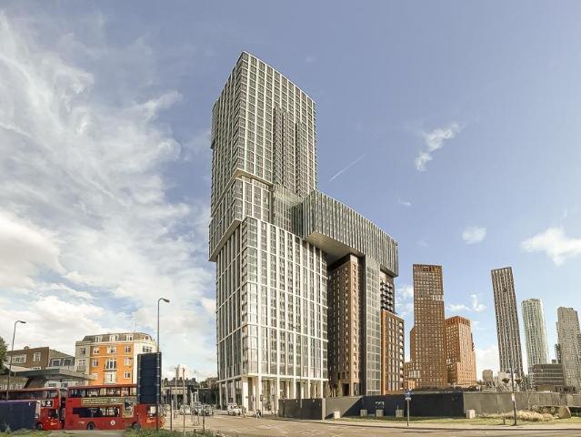 Flat for sale in Vauxhall, Greater London