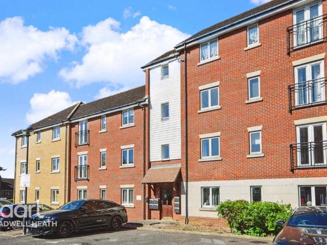 Flat for sale in Little Heath, Greater London