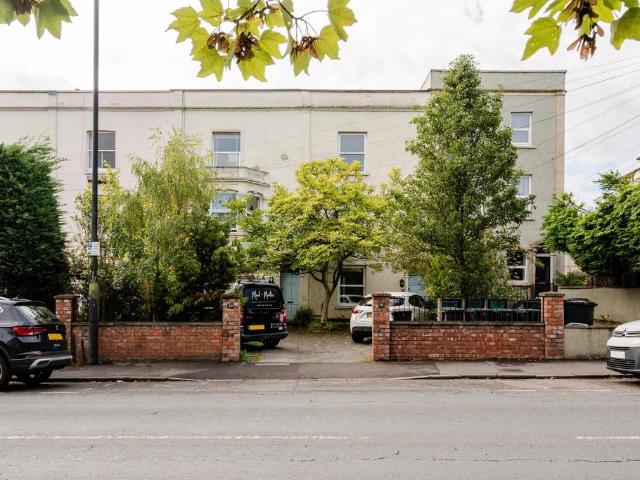 Flat for sale in Wapping Wharf, Bristol