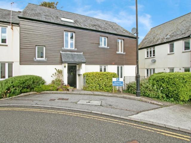 Flat for sale in Penryn, Cornwall