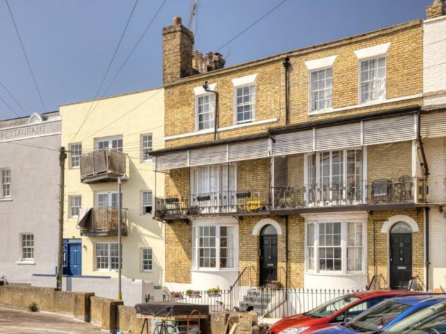 Flat for sale in East Cliff, Acol
