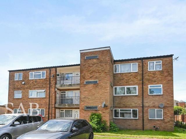 Flat for sale in London Borough of Ealing, Greenford