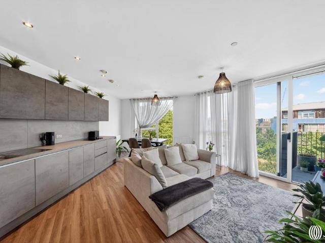 Flat for sale in Old Ford, Bow