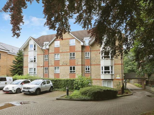 Flat for sale in Allington, Midway