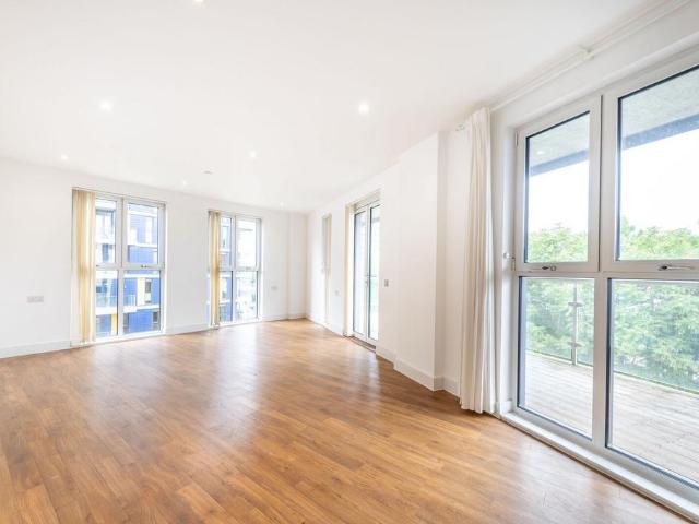 Flat for sale in Alperton, Greater London