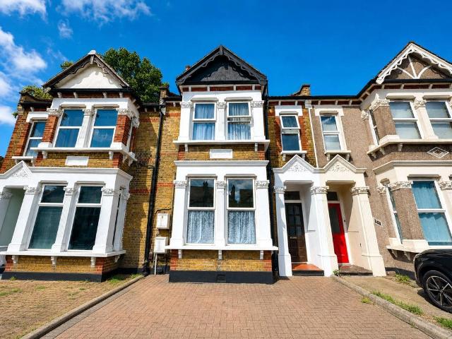 Flat for sale in London Borough of Lewisham, Greater London