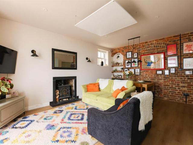 Flat for sale in West Marina, Guestling Green