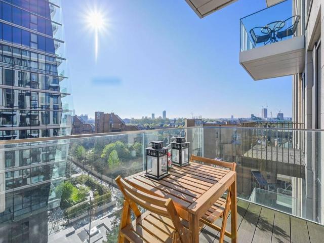 Flat for sale in St. George in the East, Wapping