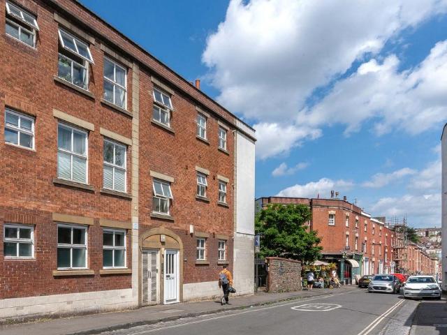 Flat for sale in Stokes Croft, Feckenham