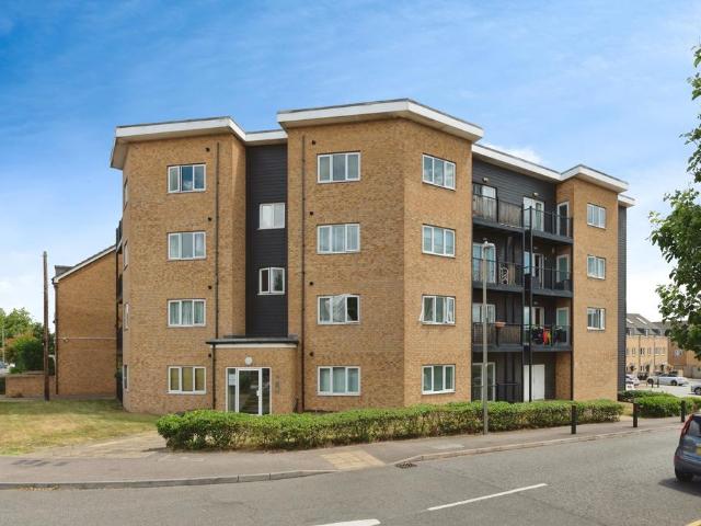 Flat for sale in West Thurrock, Essex
