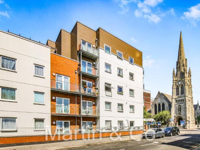 Flat for sale in London Borough of Croydon, Greater London